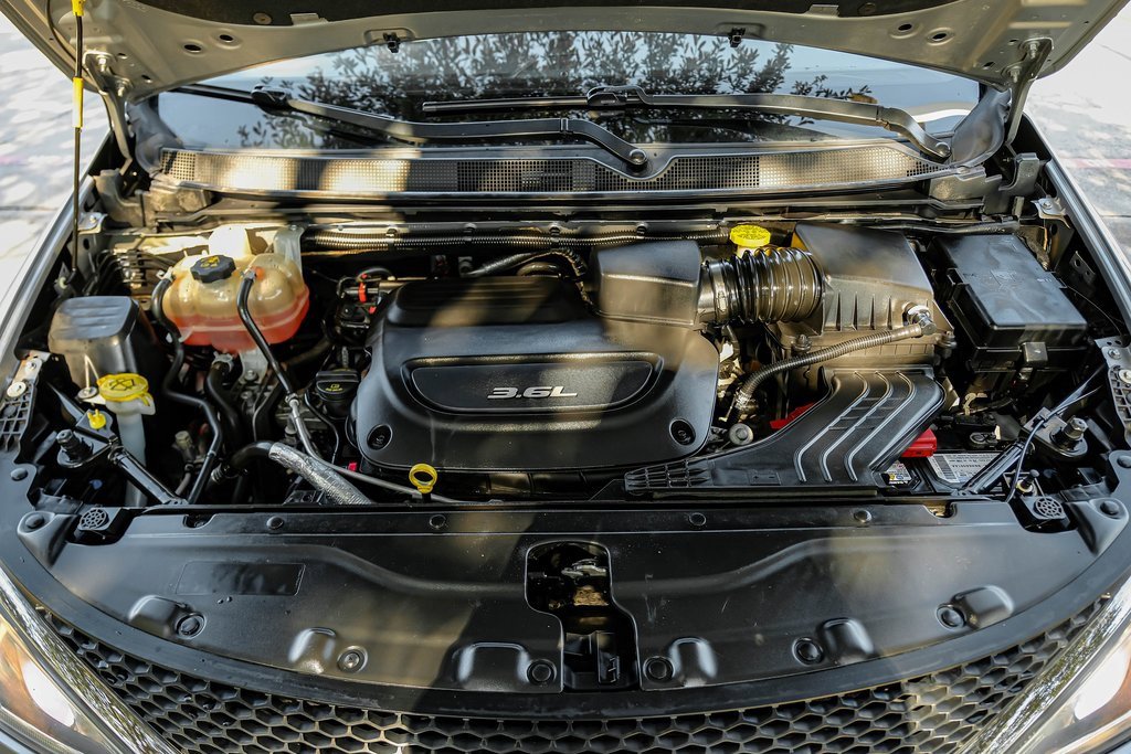 Used 2019 Chrysler Pacifica Touring-L image 7