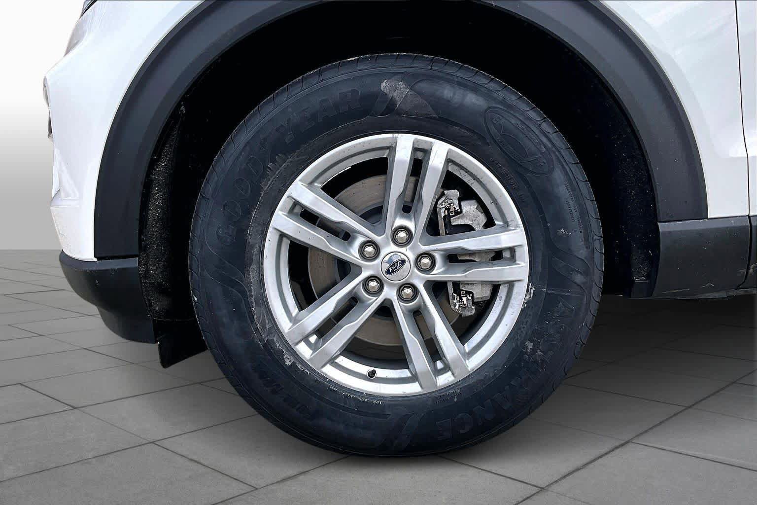 Used 2023 Ford Explorer XLT w/ Equipment Group 202A image 11