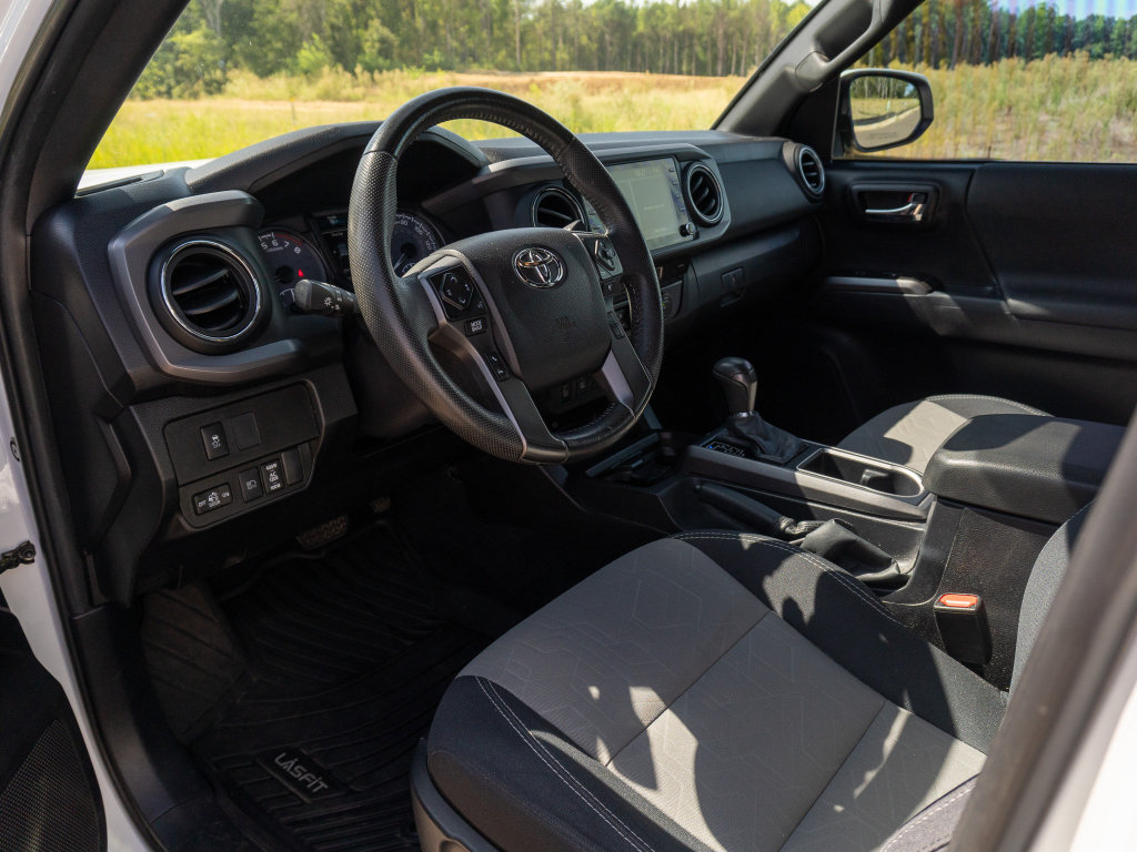 Used 2021 Toyota Tacoma TRD Off-Road w/ Technology Package AWD/4WD image 11