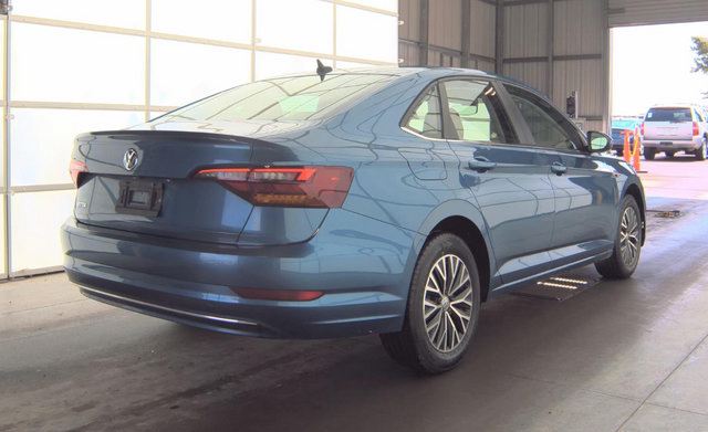 Used 2019 Volkswagen Jetta SEL FWD image 2