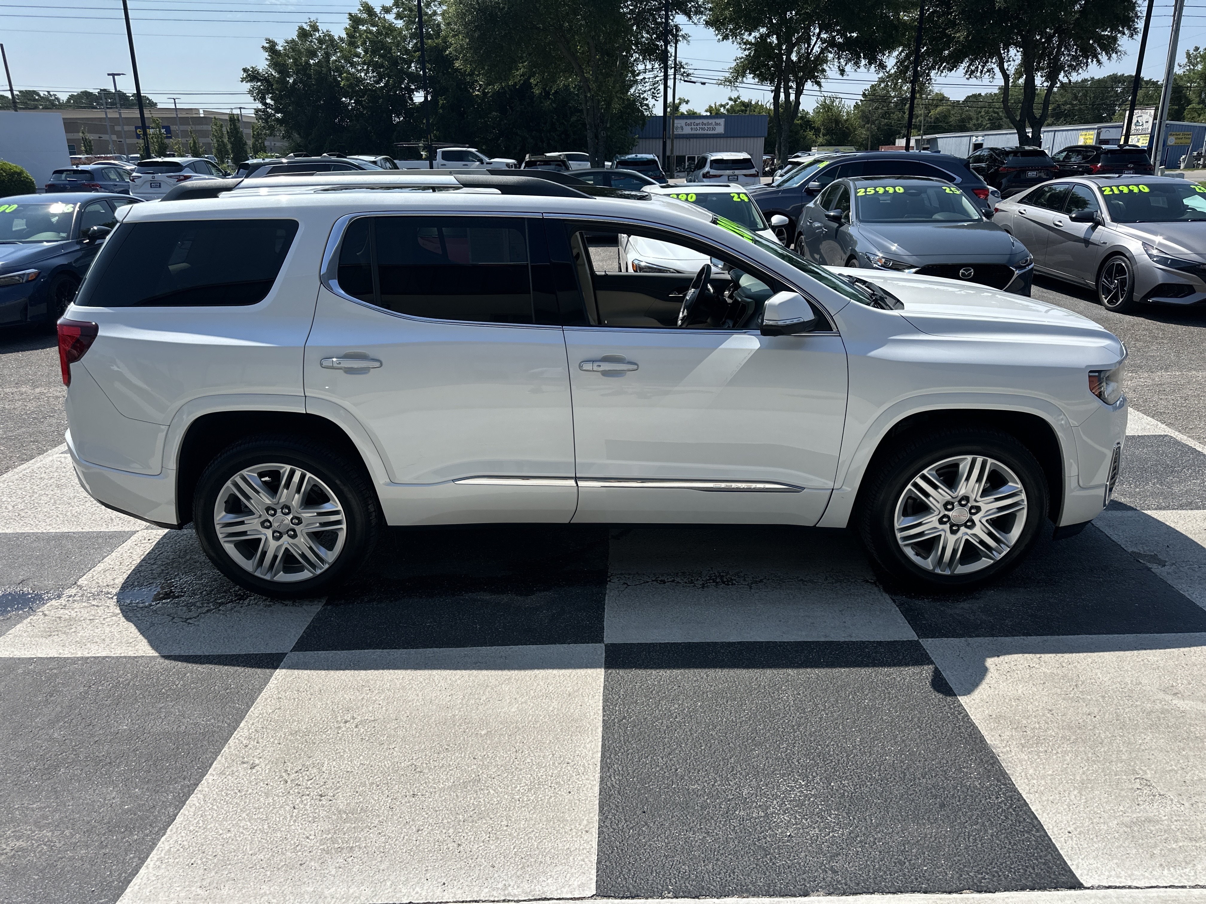 Used 2021 GMC Acadia Denali w/ Denali Technology Package FWD image 5