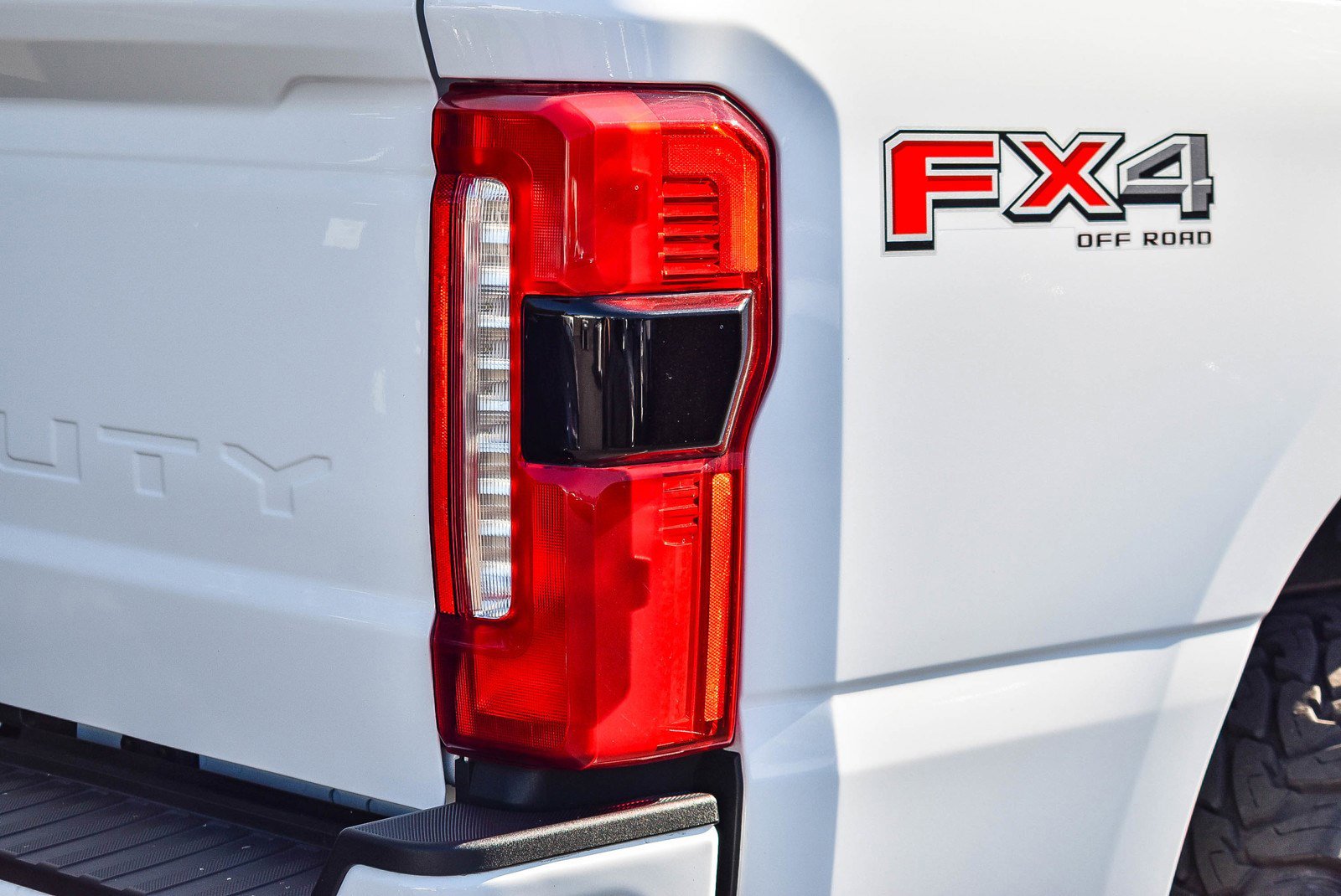 Used 2024 Ford F350 Lariat w/ Lariat Ultimate Package image 7