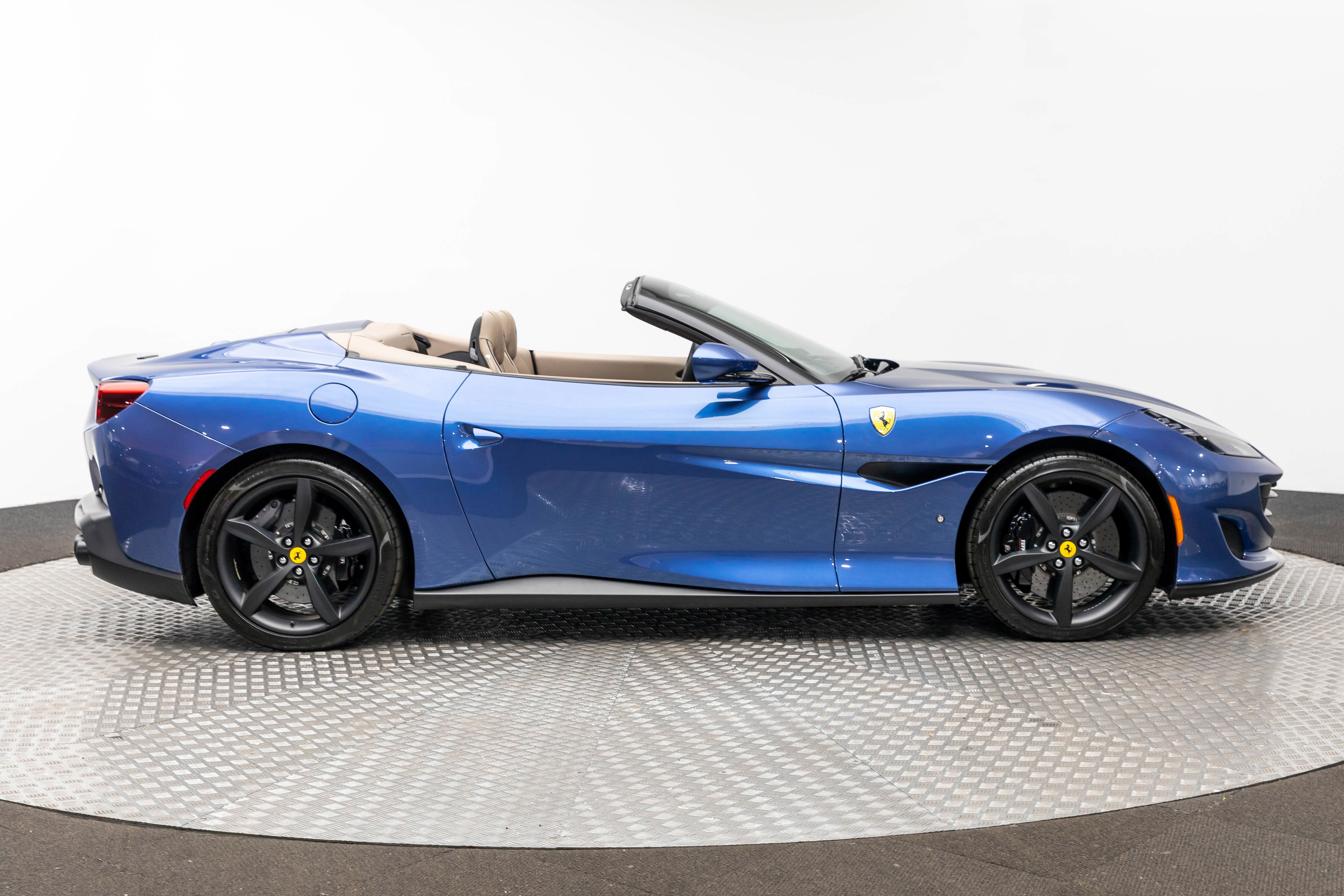 Certified 2019 Ferrari Portofino image 9