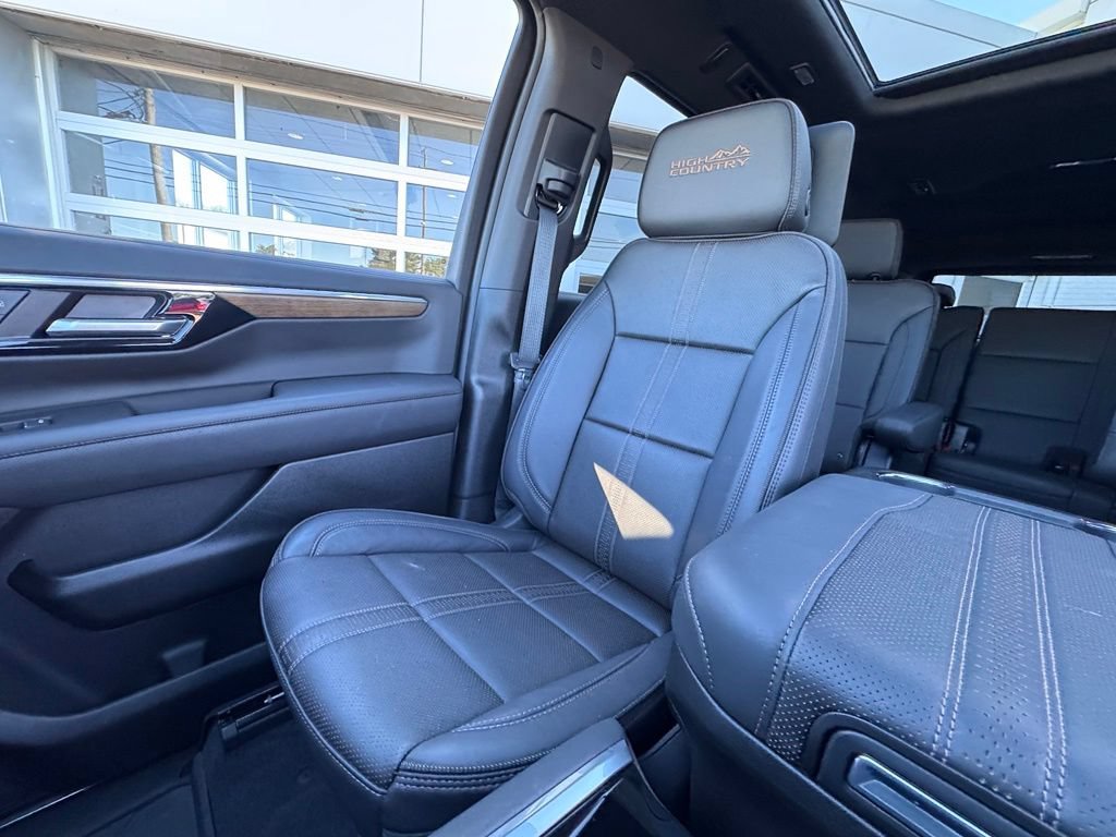 Used 2025 Chevrolet Suburban High Country AWD/4WD image 24