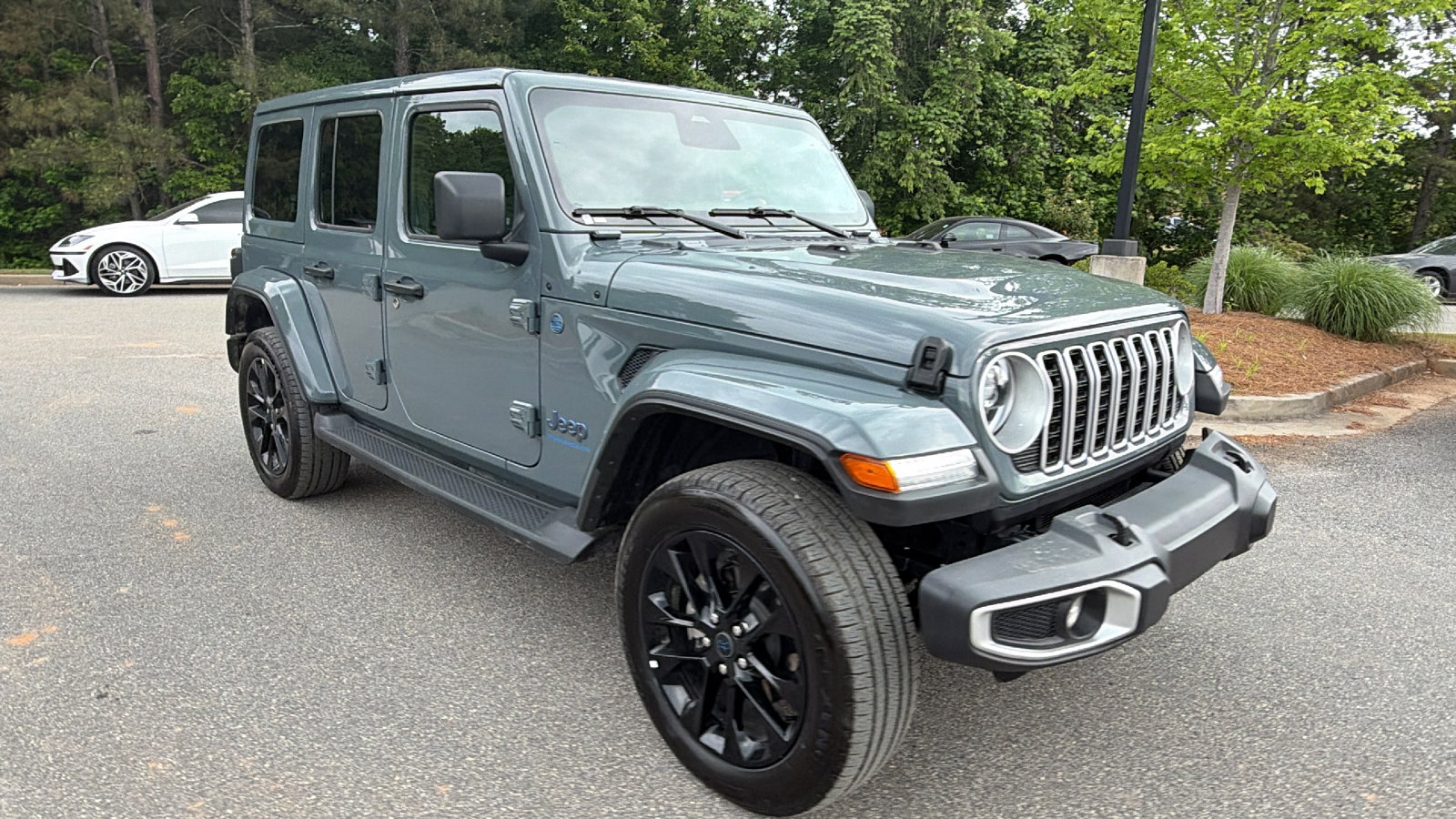 Used 2025 Jeep Wrangler Unlimited Sahara AWD/4WD image 5