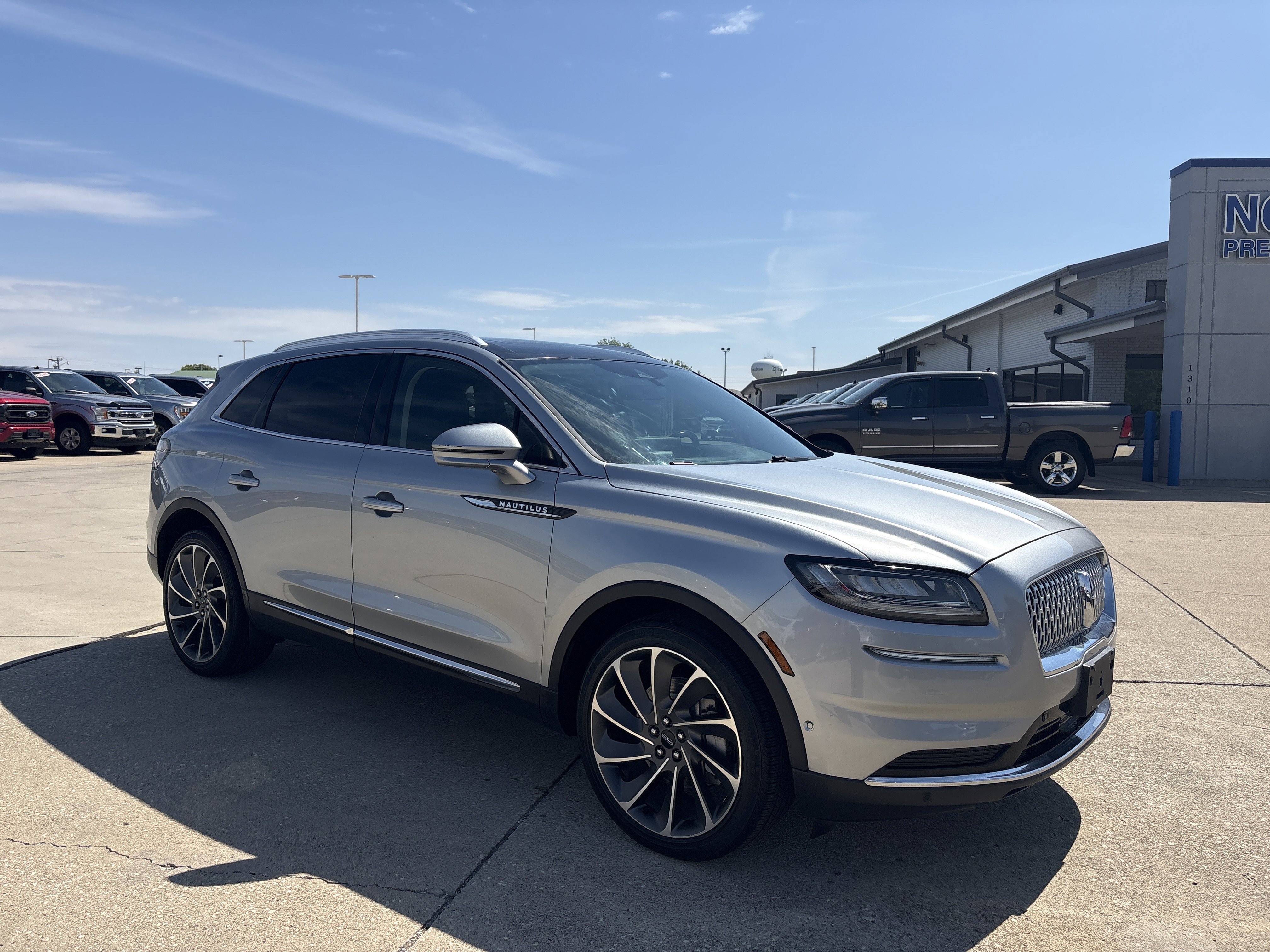 Used 2021 Lincoln Nautilus Reserve w/ Equipment Group 201A FWD image 5