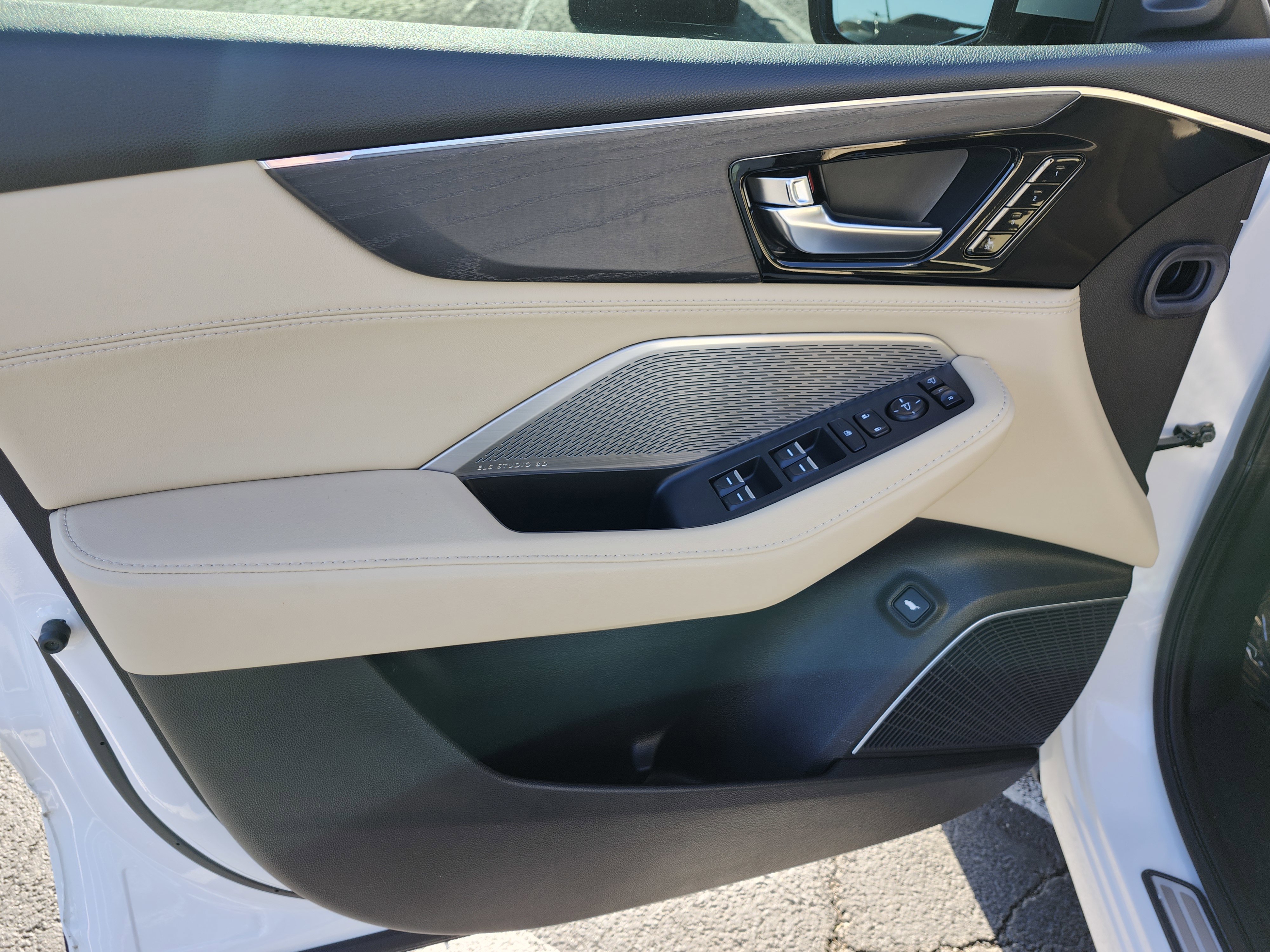 Used 2023 Acura MDX SH-AWD w/ Advance Package image 32