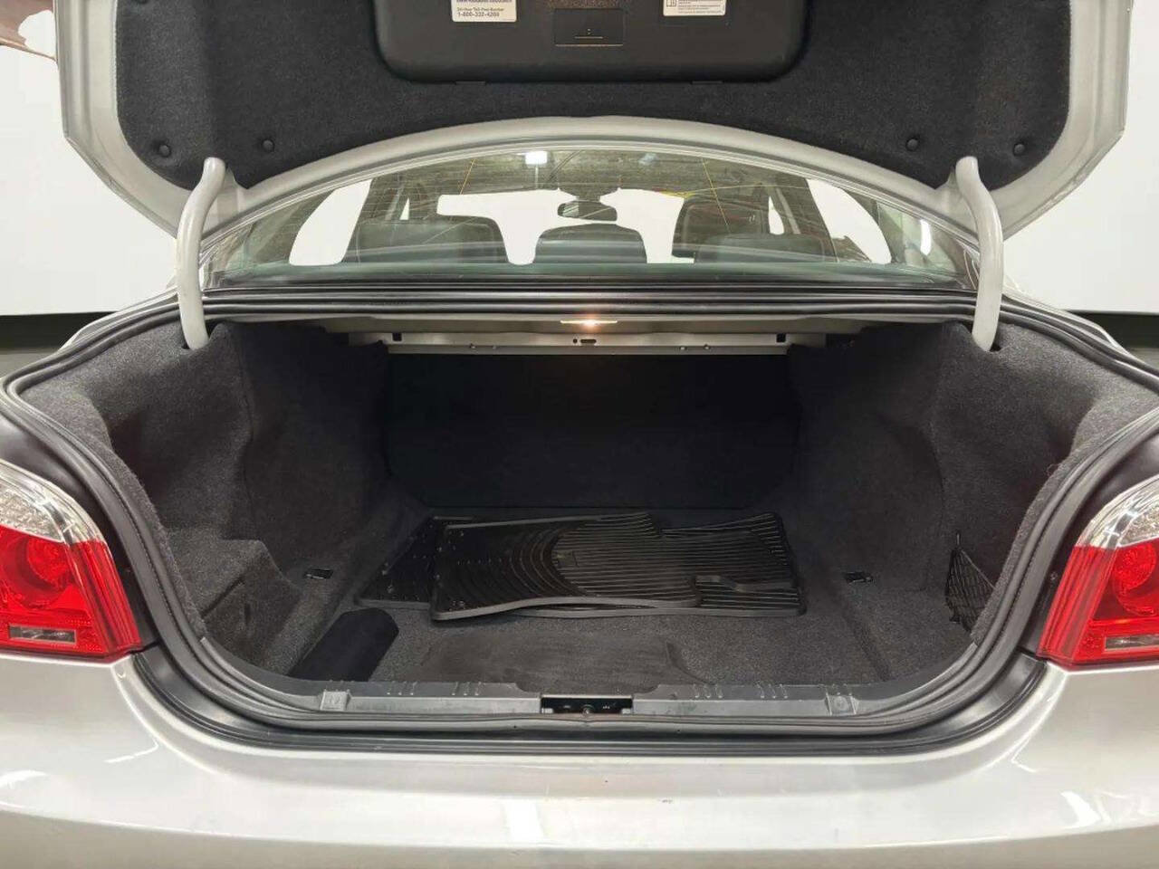 Used 2010 BMW 528i xDrive Sedan image 17