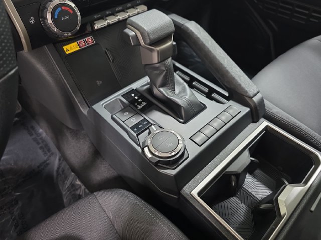 Certified 2024 Toyota Tacoma SR5 AWD/4WD image 22