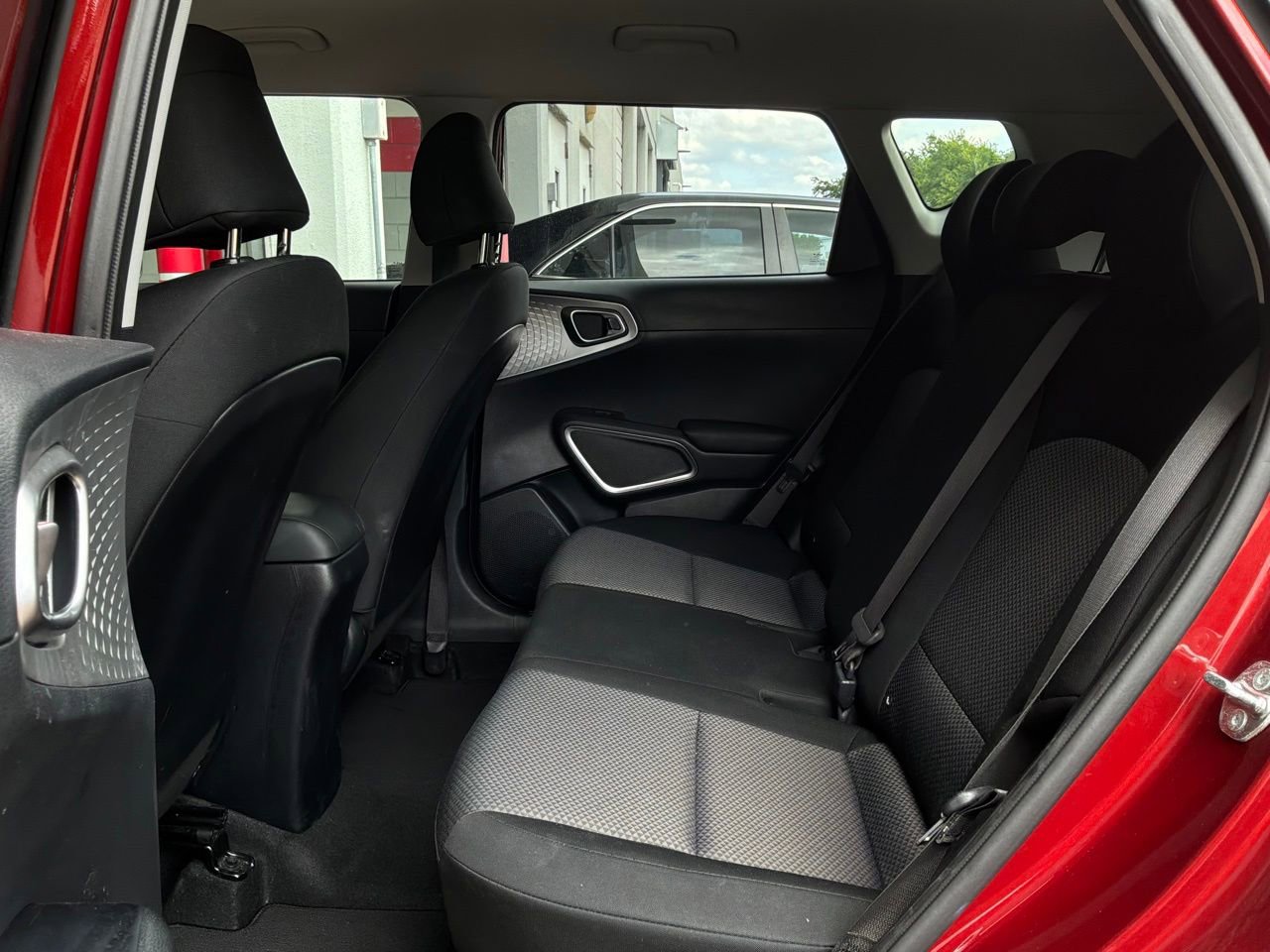 Used 2025 Kia Soul LX w/ LX Technology Package FWD image 10