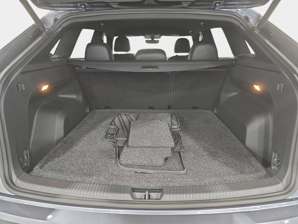 Used 2021 Volkswagen Atlas Cross Sport SE image 28