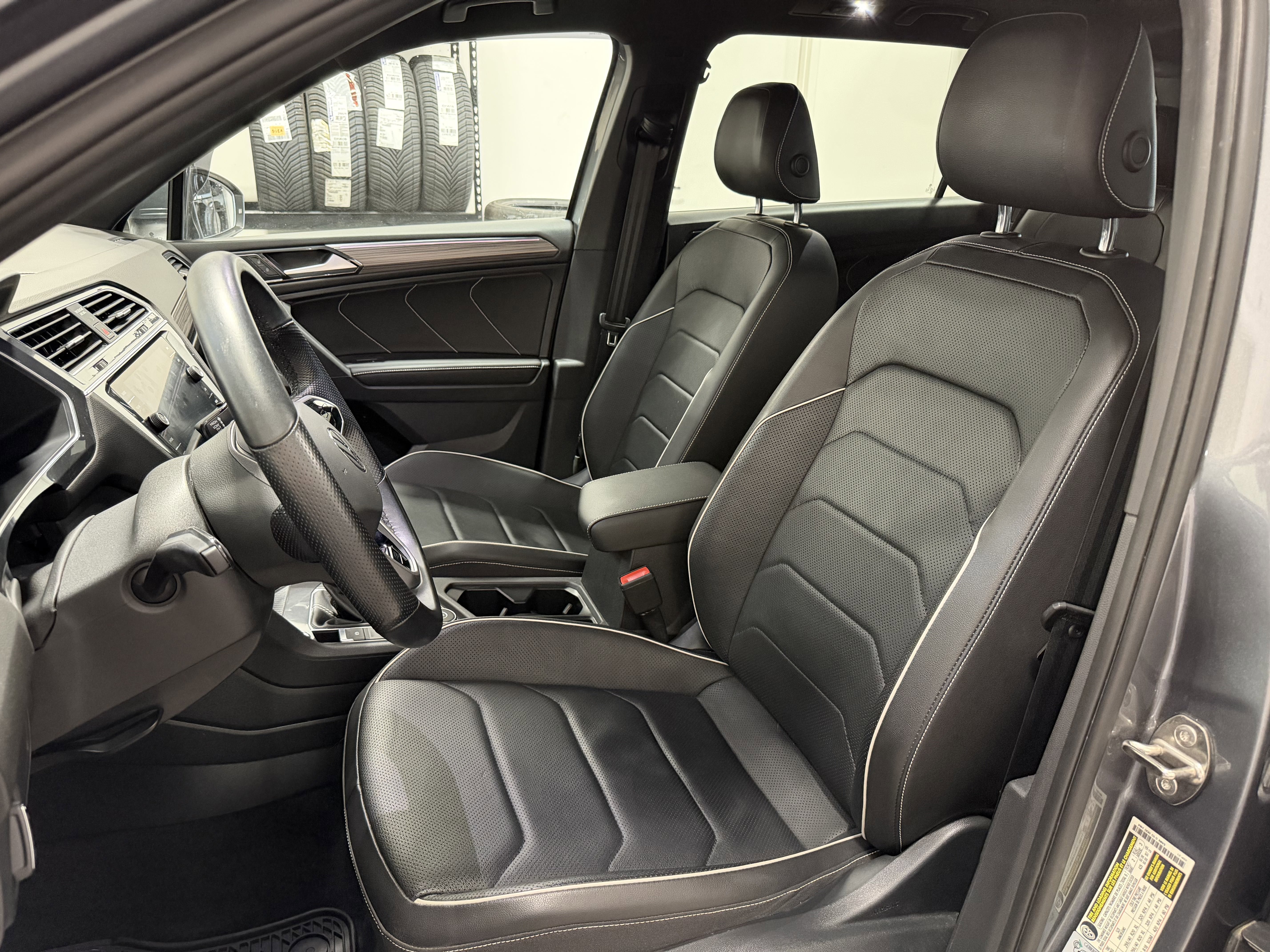 Used 2022 Volkswagen Tiguan SEL R-Line image 9