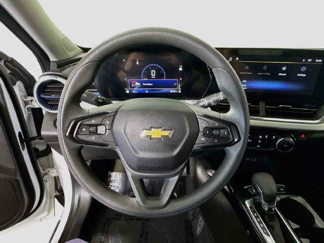Used 2026 Chevrolet Trax LT FWD image 12