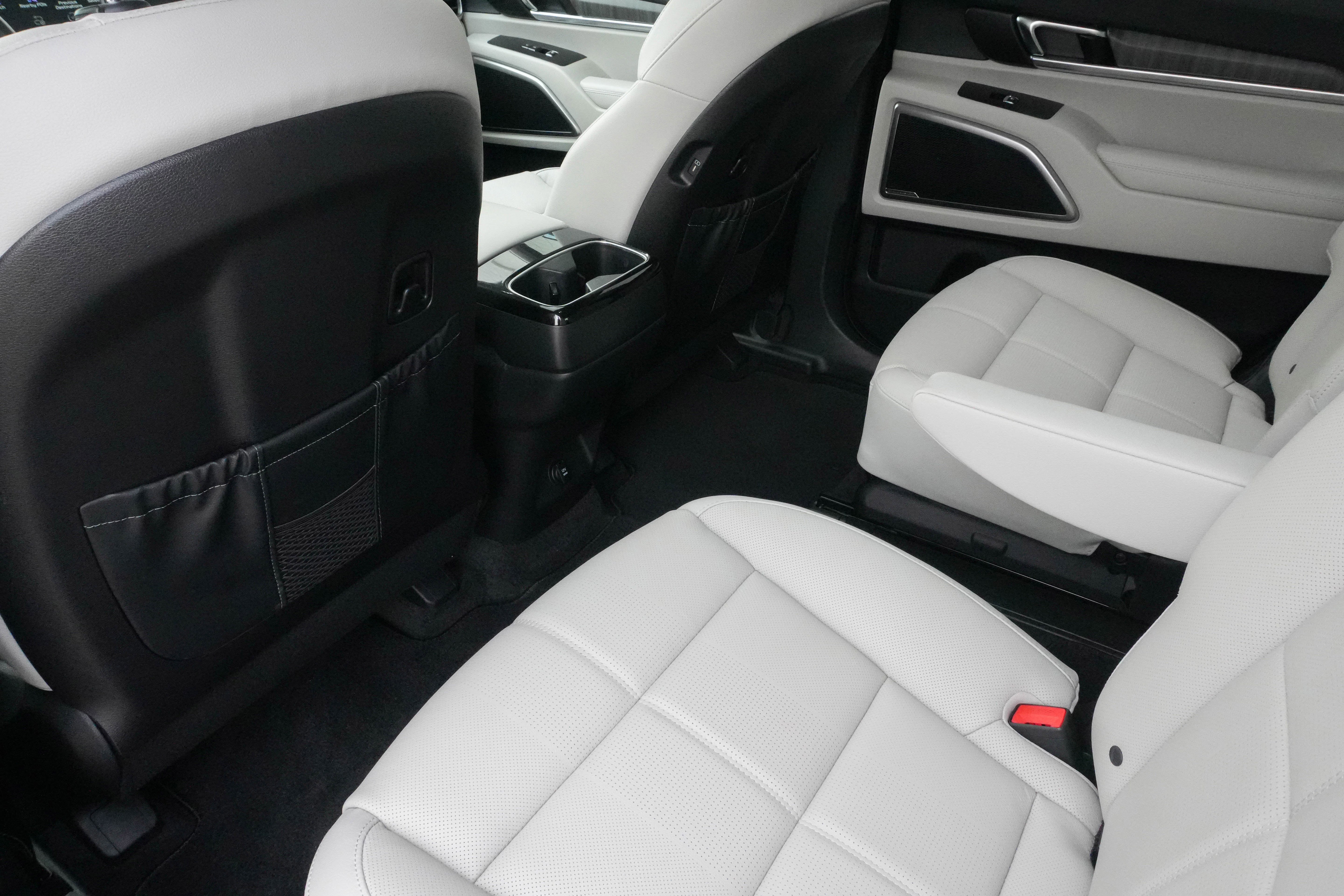 Used 2025 Kia Telluride EX w/ EX Captain's Chair Package image 34