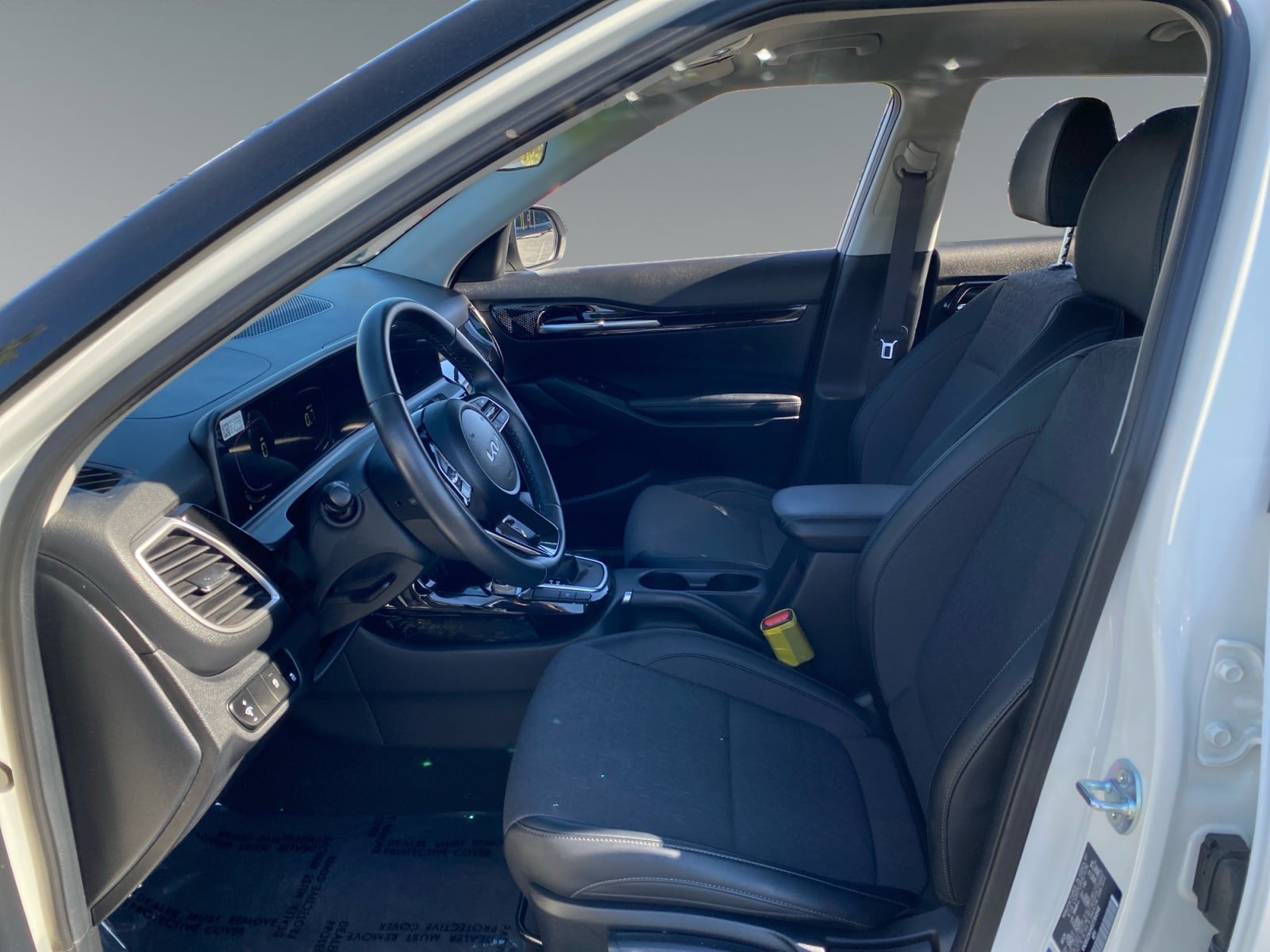 Used 2025 Kia Seltos S image 9
