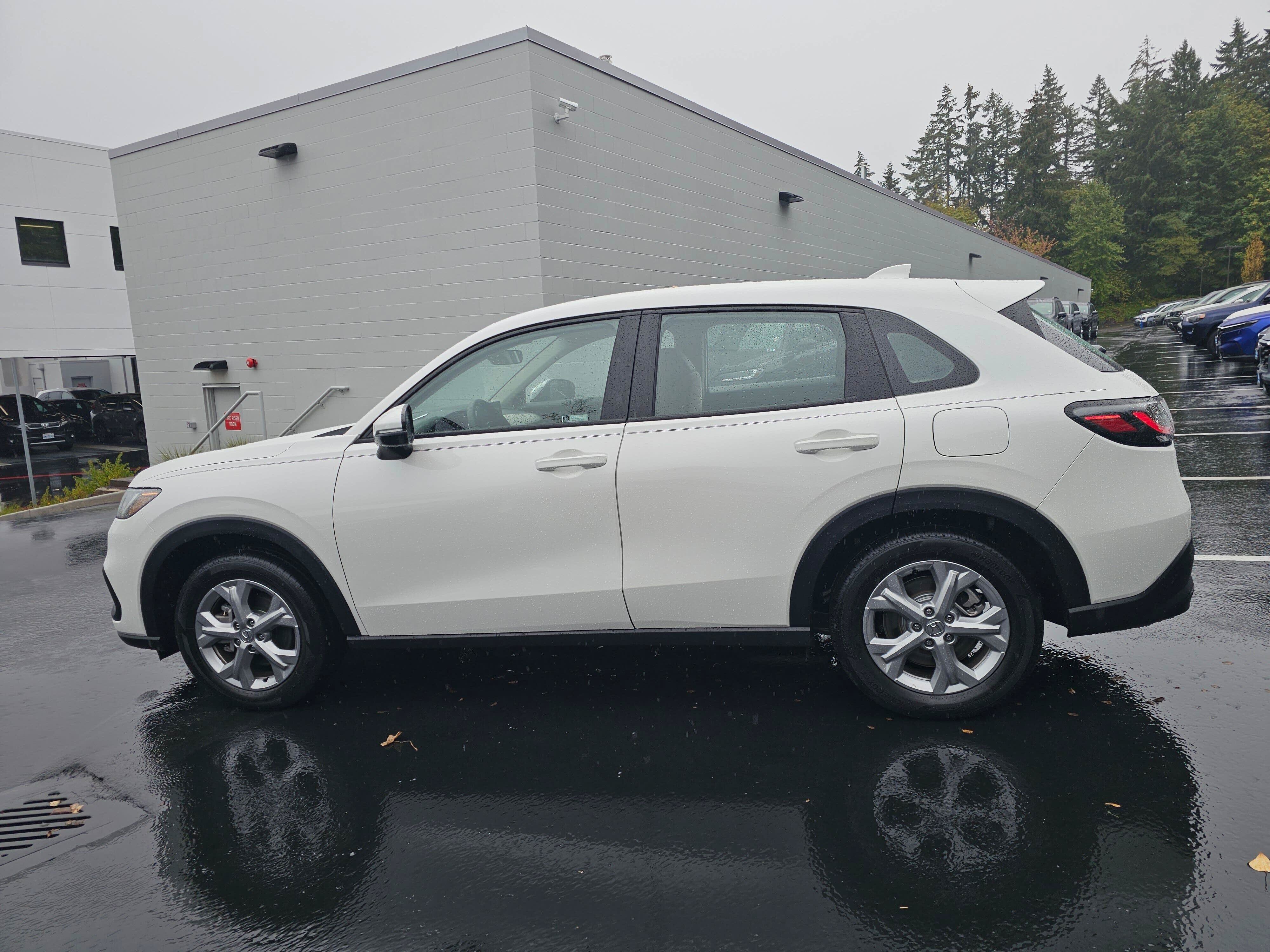 Certified 2025 Honda HR-V LX image 4