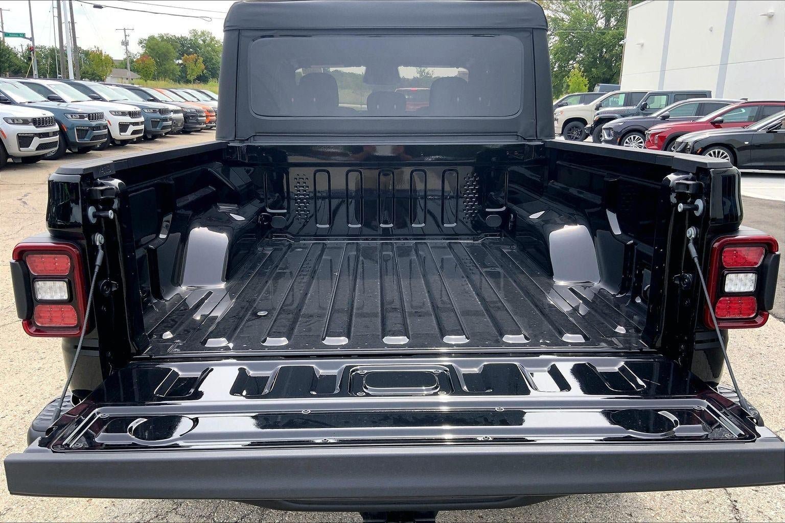 New 2026 Jeep Gladiator Rubicon AWD/4WD image 5