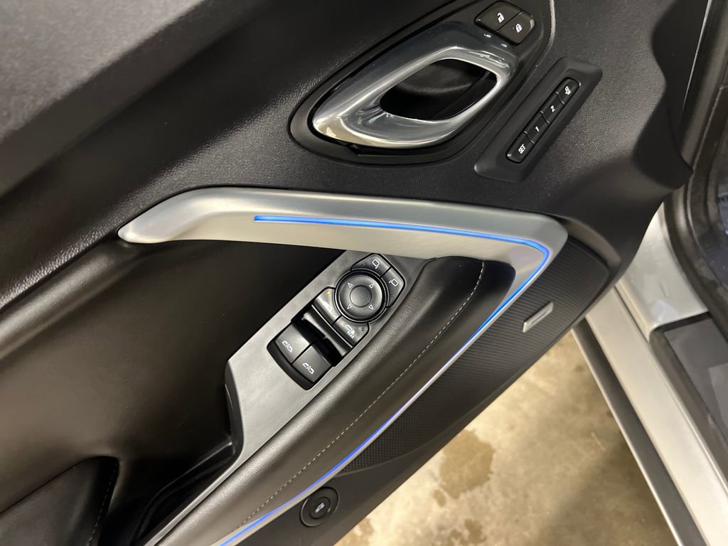 Used 2016 Chevrolet Camaro SS RWD image 15