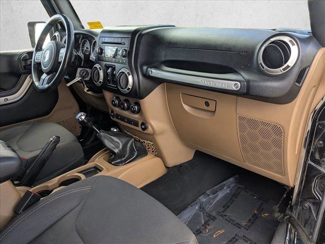 Used 2017 Jeep Wrangler Unlimited Rubicon w/ Connectivity Group image 19