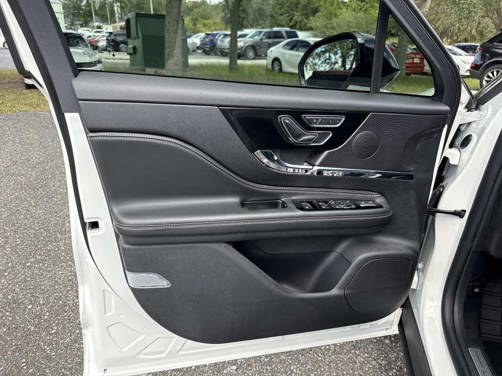 New 2025 Lincoln Corsair Reserve w/ Jet Appearance Package image 18
