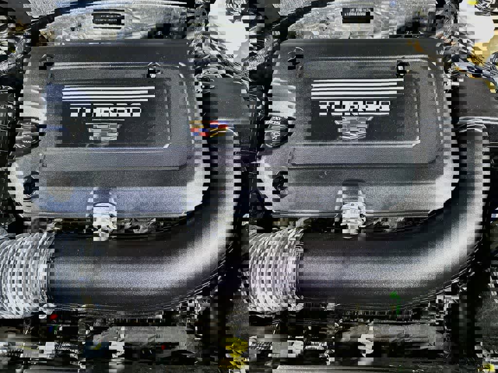 Used 2022 Cadillac XT4 Luxury w/ Cold Weather Package AWD/4WD image 9