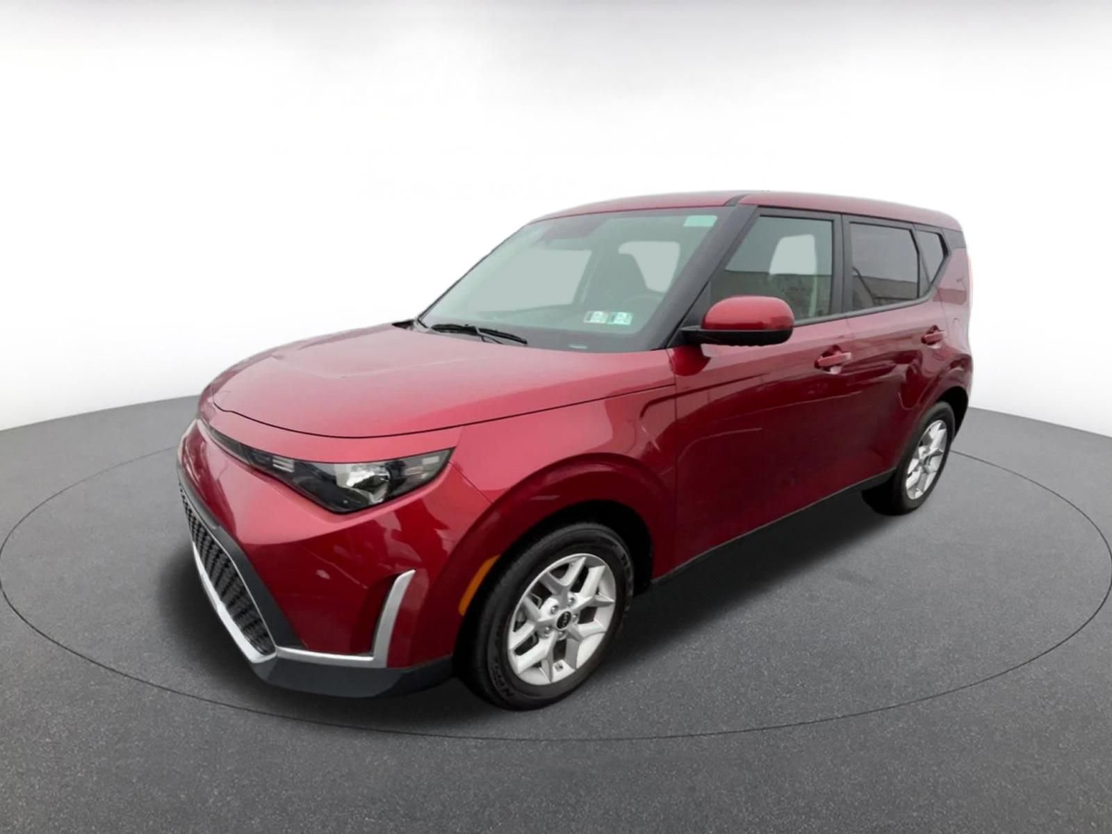 Used 2025 Kia Soul LX w/ LX Technology Package FWD image 8