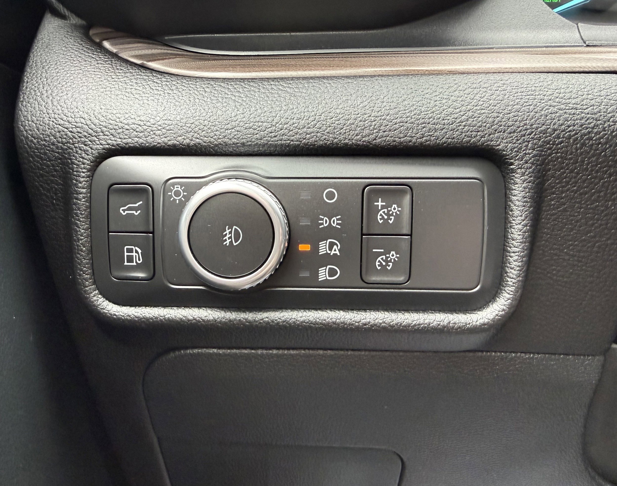 Used 2023 Ford Explorer Limited w/ Hybrid Equipment Group 310A AWD/4WD image 21