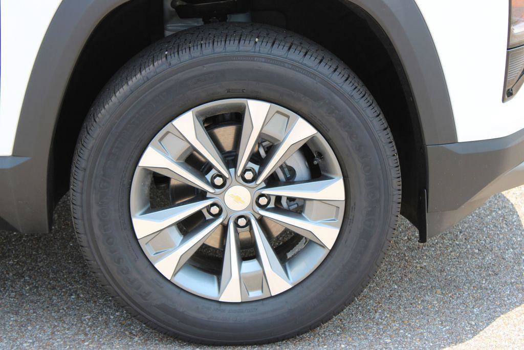 New 2026 Chevrolet Equinox LT w/ Convenience Package II FWD image 5