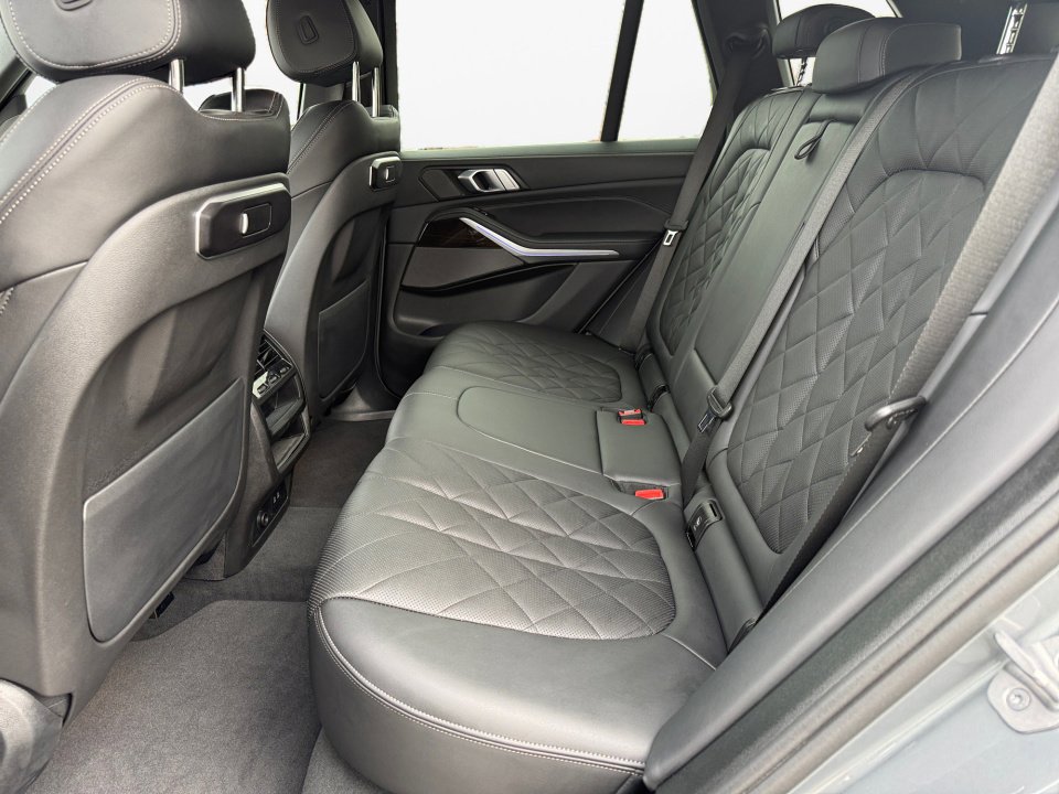 Used 2024 BMW X5 xDrive40i w/ Premium Package image 13