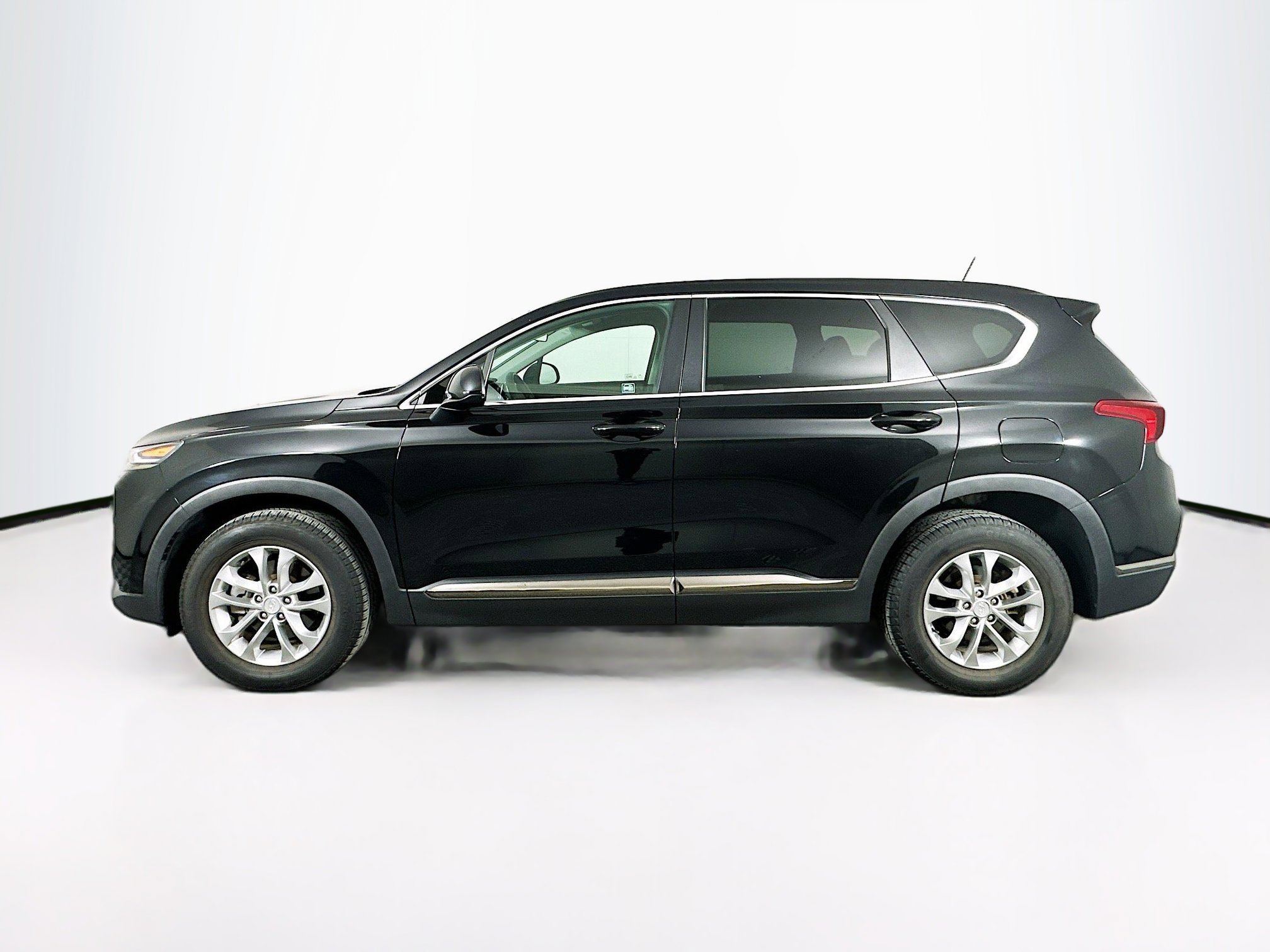Used 2019 Hyundai Santa Fe SE image 4