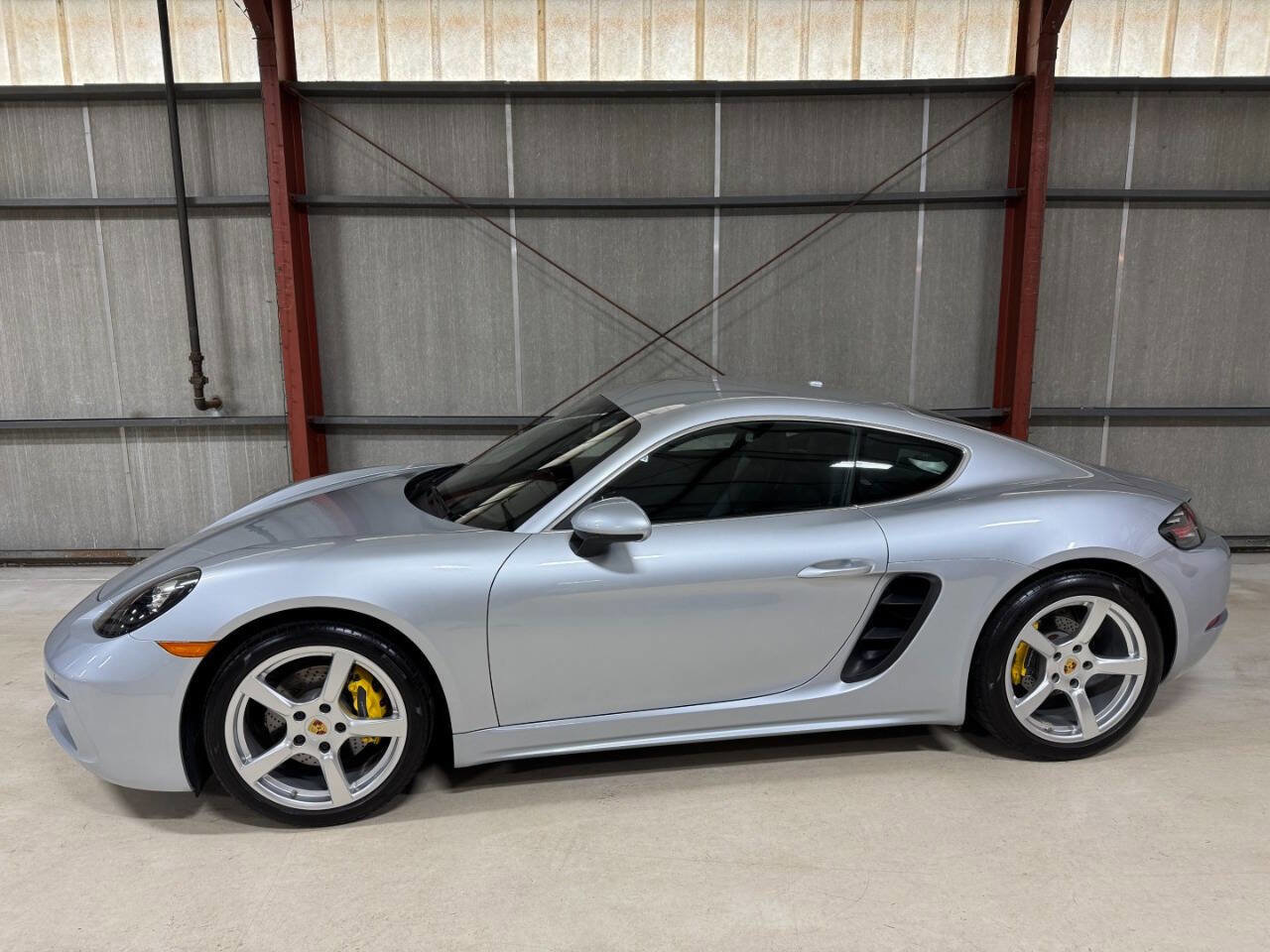 Used 2018 Porsche 718 Cayman Base 2dr Coupe image 1