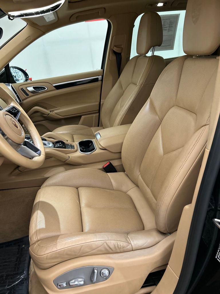 Used 2017 Porsche Cayenne Platinum Edition image 11