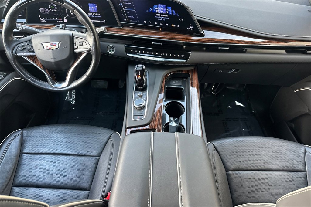 Used 2022 Cadillac Escalade Premium Luxury image 4