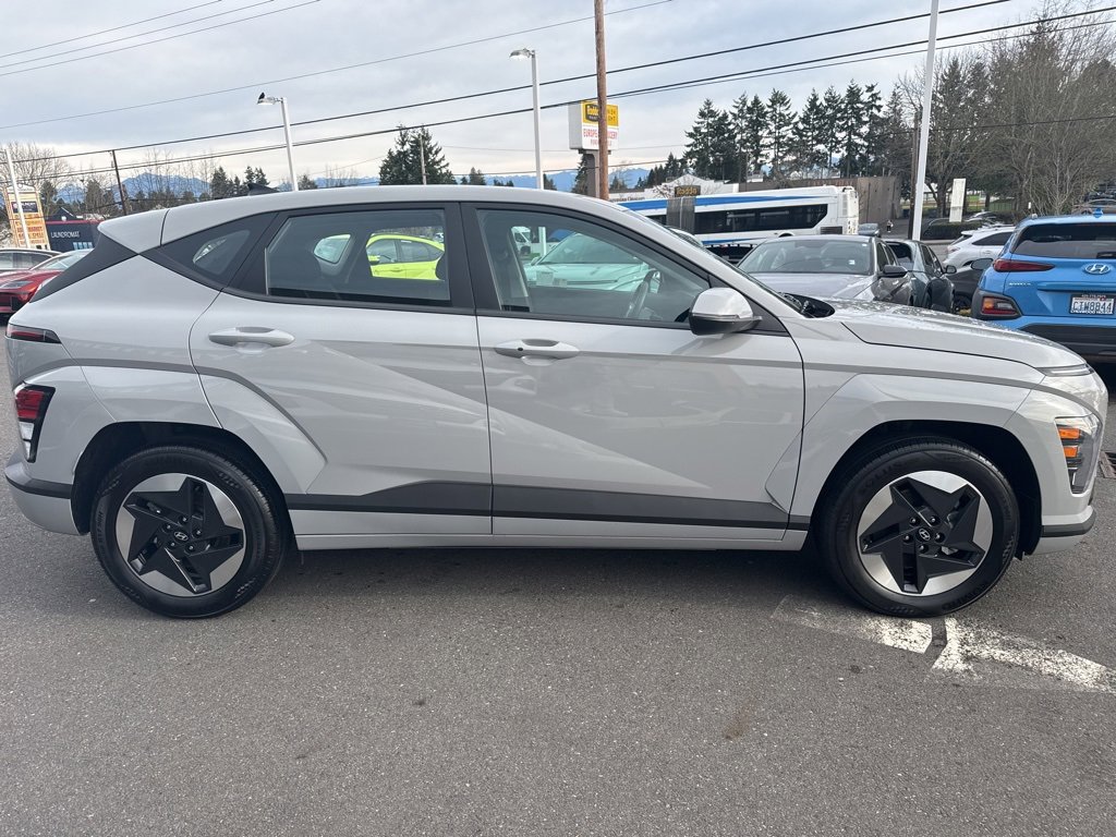 Certified 2024 Hyundai Kona SE image 7