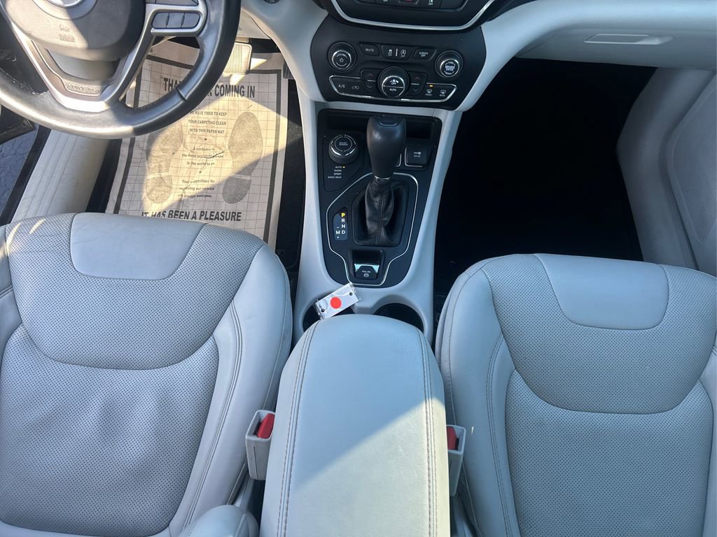Used 2021 Jeep Cherokee Latitude Lux w/ Comfort/Convenience Group AWD/4WD image 12