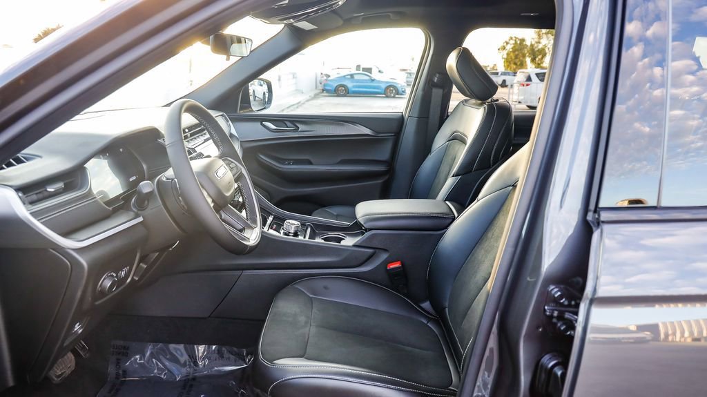 New 2025 Jeep Grand Cherokee L Altitude image 19