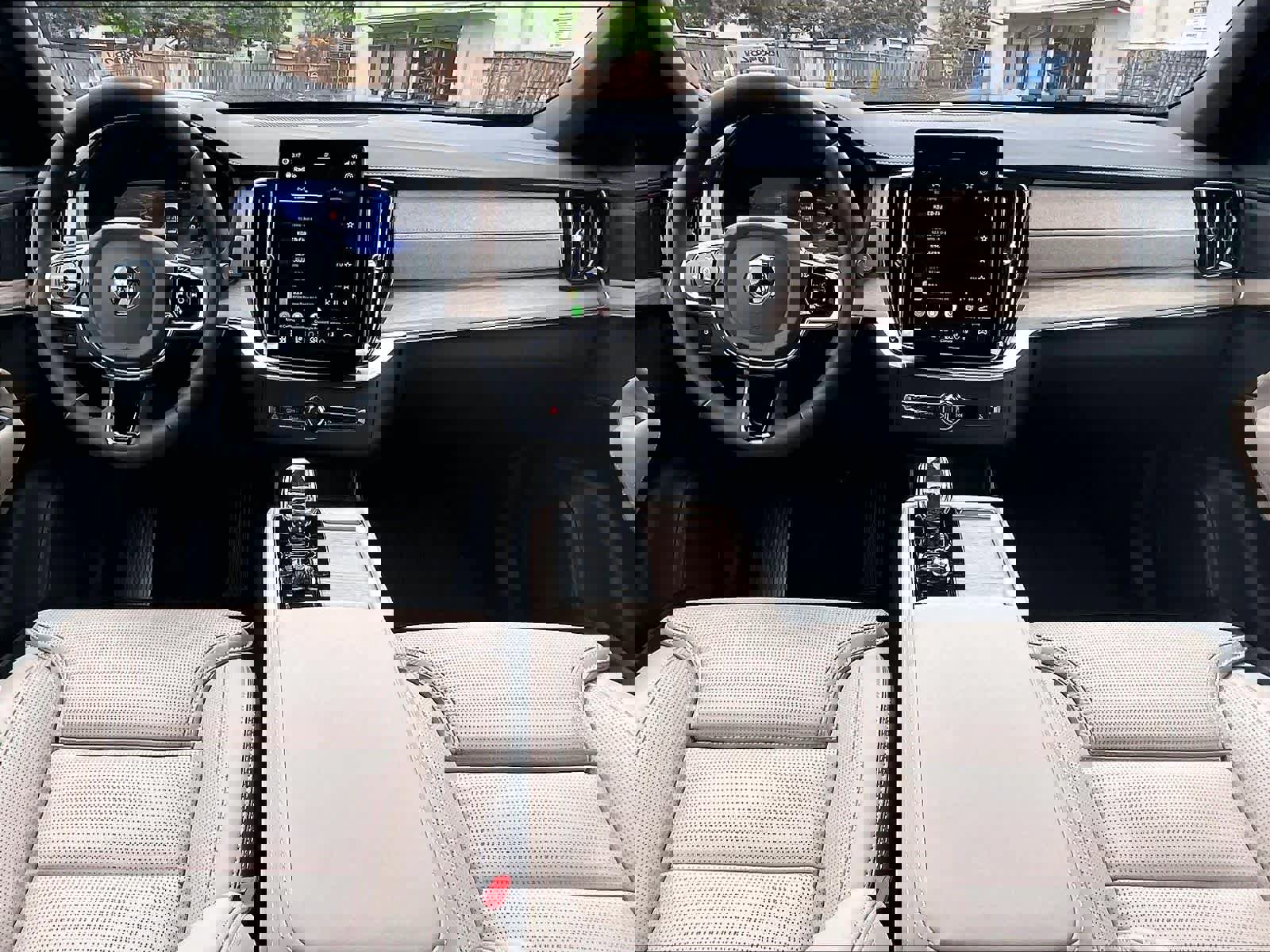 New 2026 Volvo XC90 T8 Ultra w/ Protection Package image 7