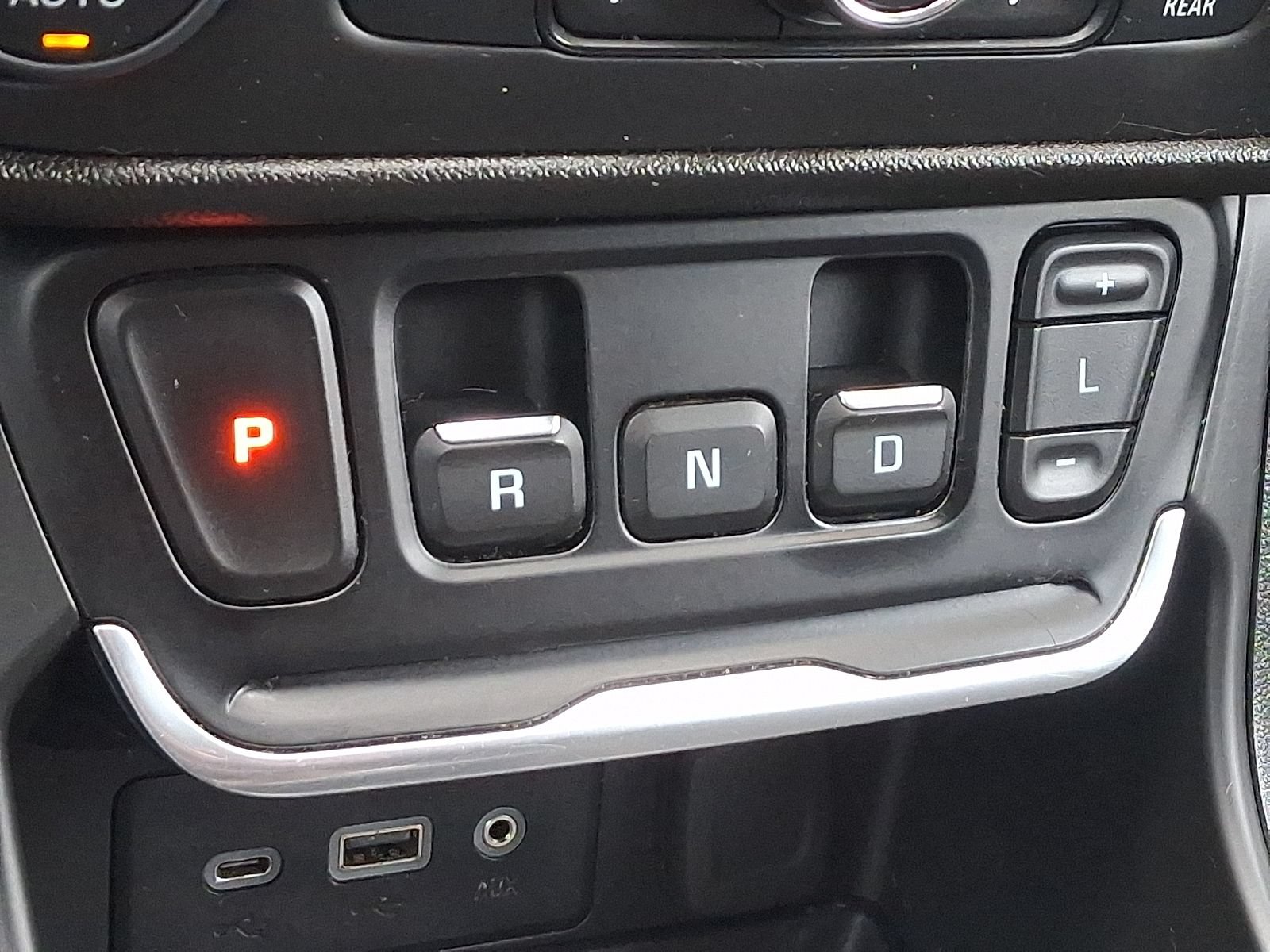 Used 2020 GMC Terrain SLE w/ Driver Convenience Package AWD/4WD image 15