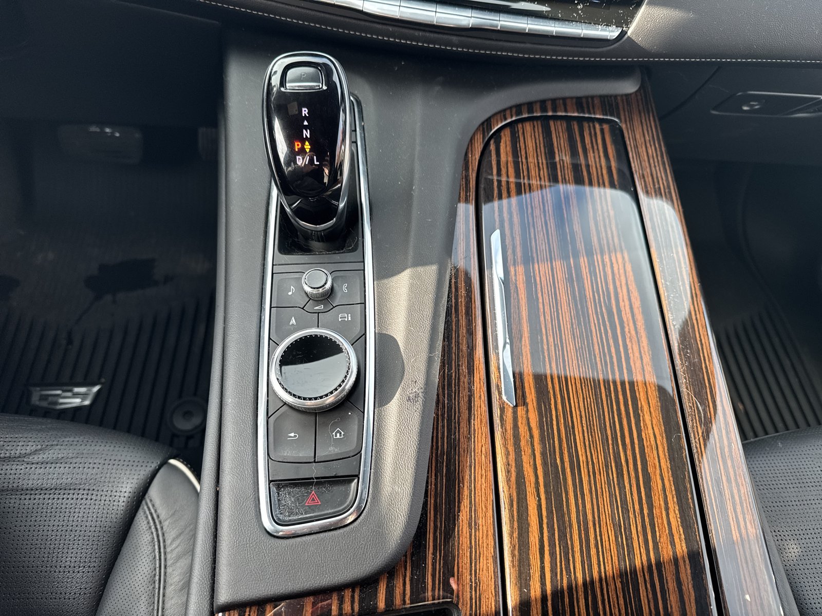 Used 2024 Cadillac Escalade Premium Luxury w/ Performance Package AWD/4WD image 20