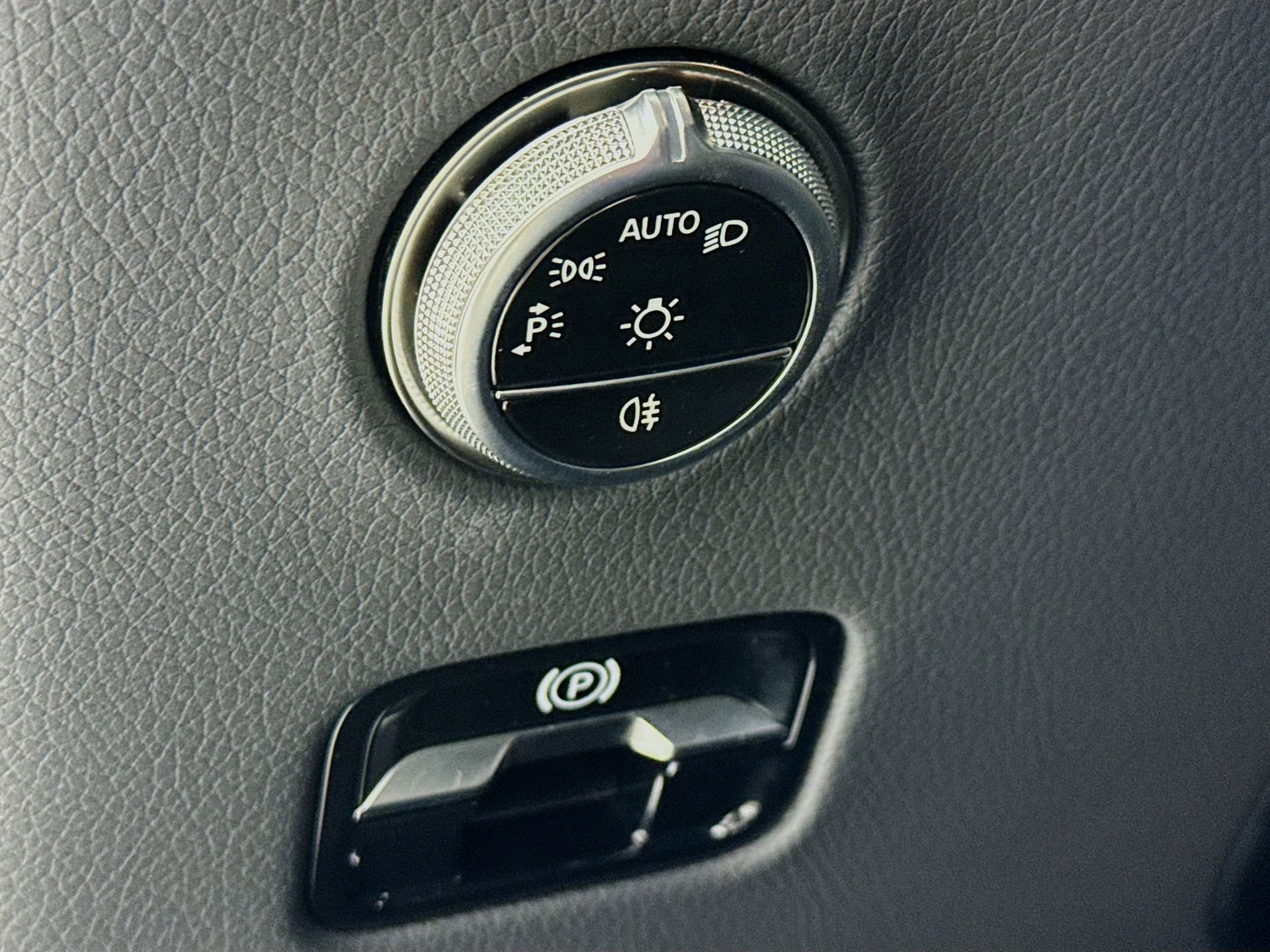 Certified 2025 Mercedes-Benz GLC 300 image 11