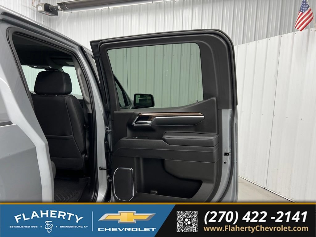 Used 2025 Chevrolet Silverado 1500 LT Trail Boss w/ Convenience Package II AWD/4WD image 12