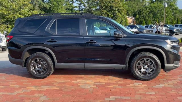 Certified 2025 Honda Pilot TrailSport image 3