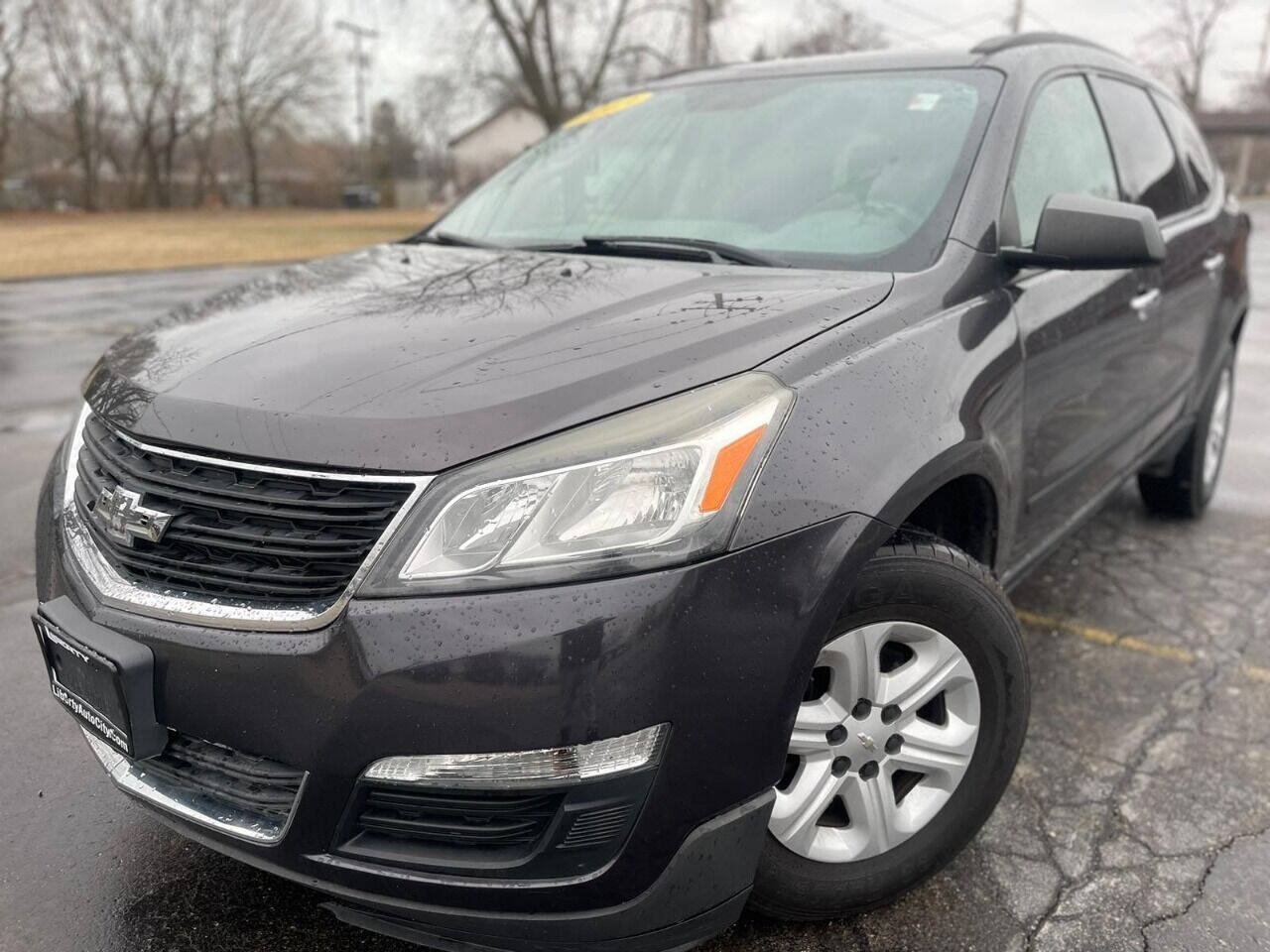 Used 2013 Chevrolet Traverse LS FWD image 1