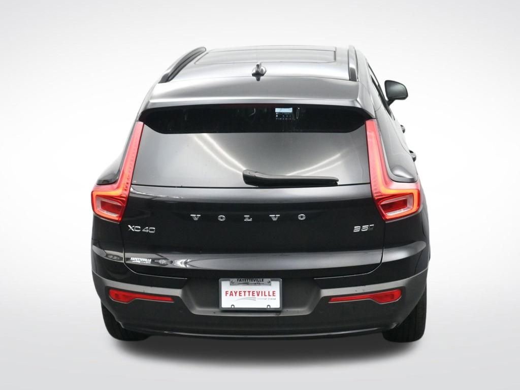 Used 2024 Volvo XC40 B5 Core image 24