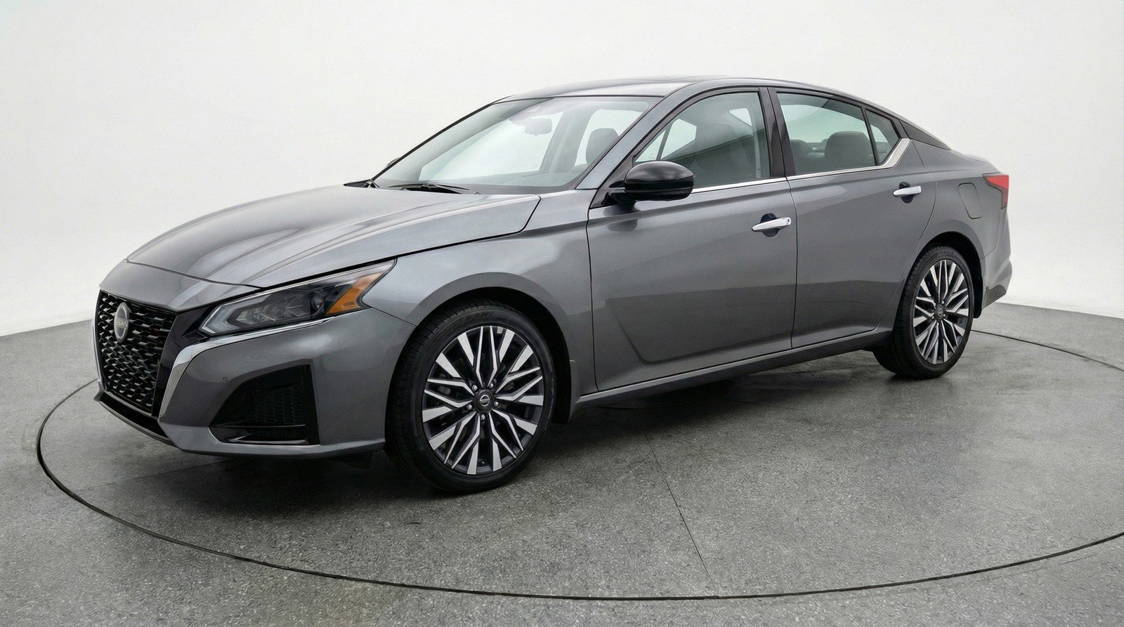 Used 2025 Nissan Altima 2.5 SV FWD image 3
