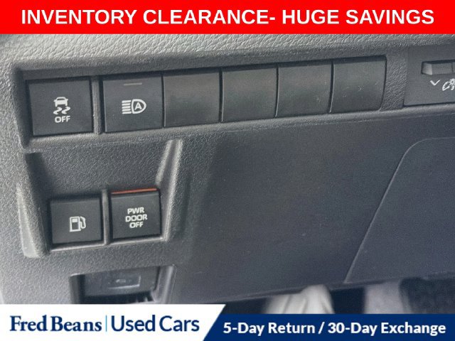 Used 2025 Toyota Sienna XLE FWD image 15