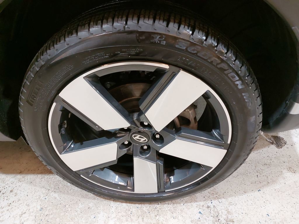 Used 2024 Hyundai Santa Fe Limited image 35