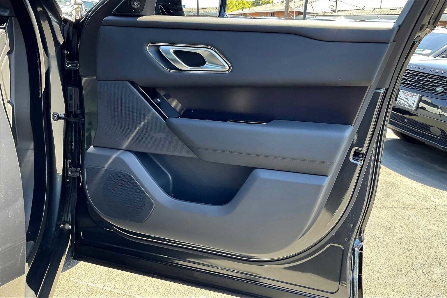 New 2026 Land Rover Range Rover Velar Dynamic SE image 27