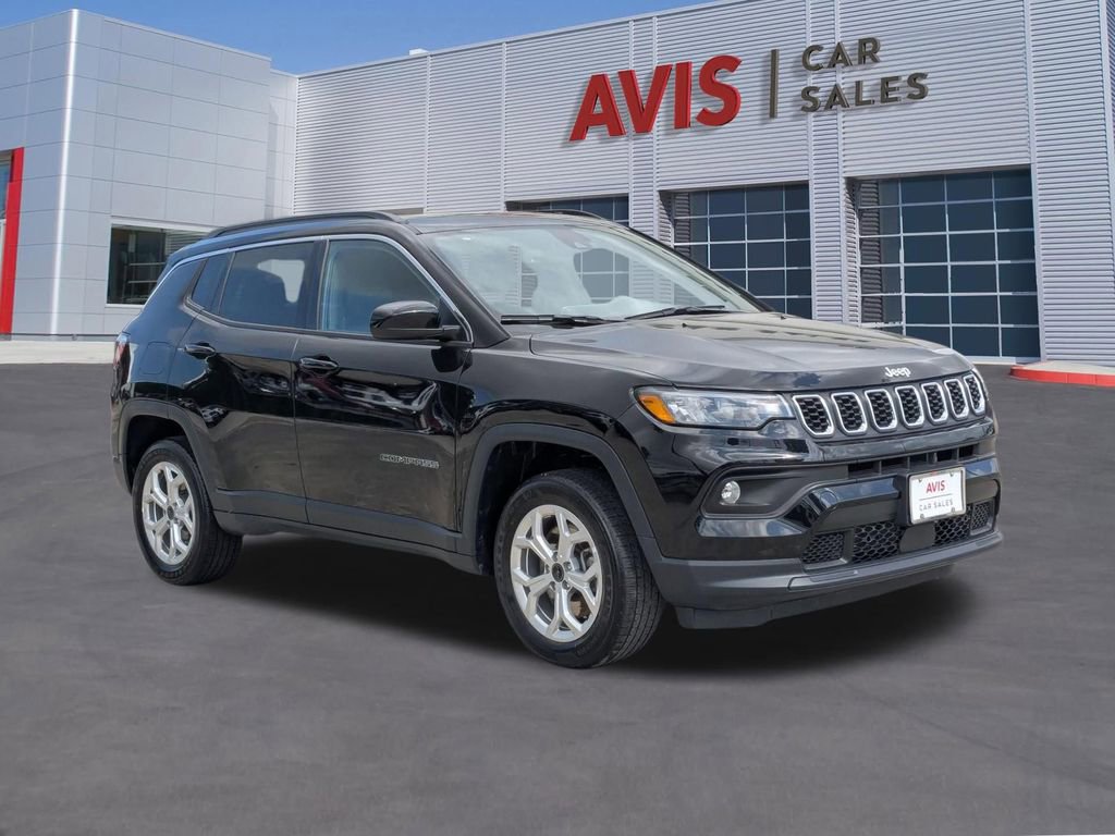 Used 2025 Jeep Compass Latitude w/ Sun & Sound Group image 3