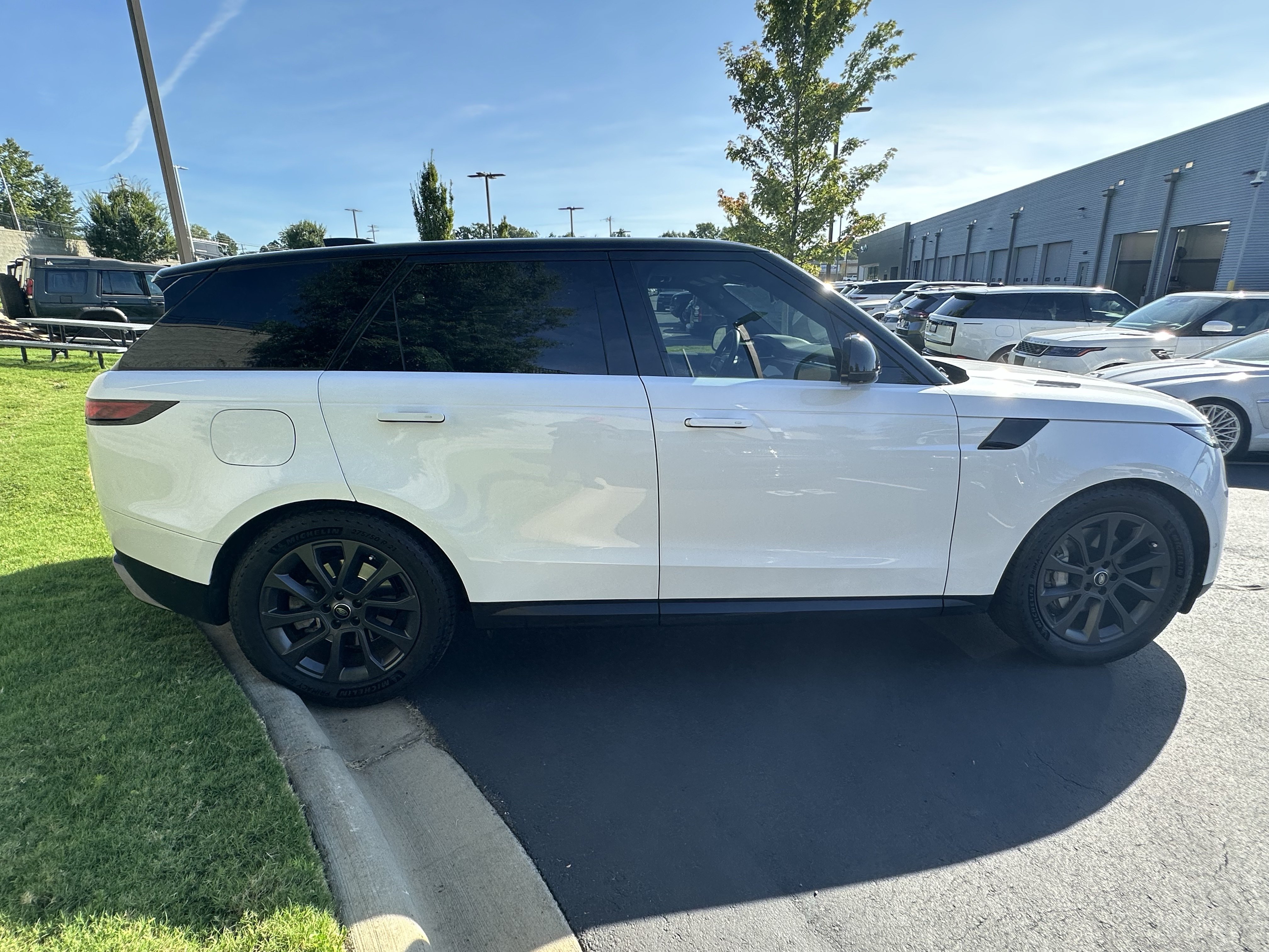 Used 2024 Land Rover Range Rover Sport SE AWD/4WD image 32
